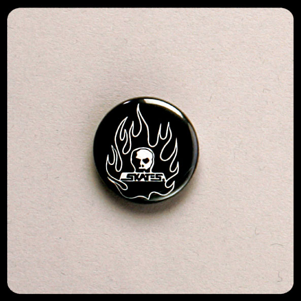 Skull Skates Flame punk pin