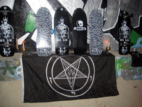 SKULL SKATES HALLOWEEN