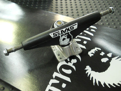 Tracker Skull Skates Collab SixTrack